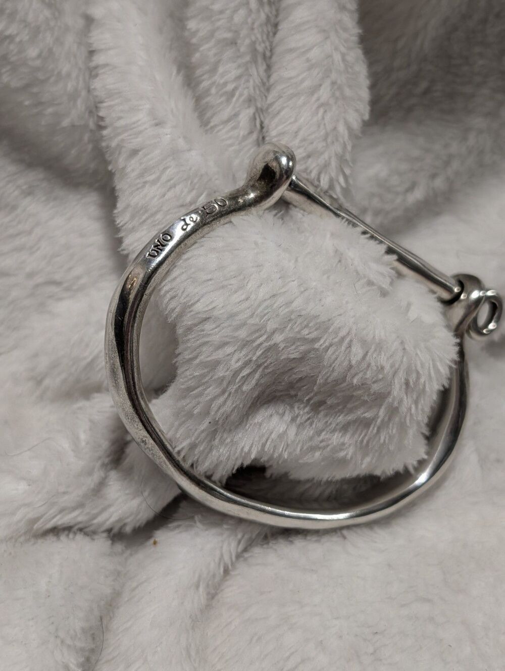 UNO de 50 Silver-toned Shackle Bangle Bracelet Heavy Cuff - Picture 2 of 8